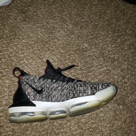 Lebron 16s - Picture 5 of 6